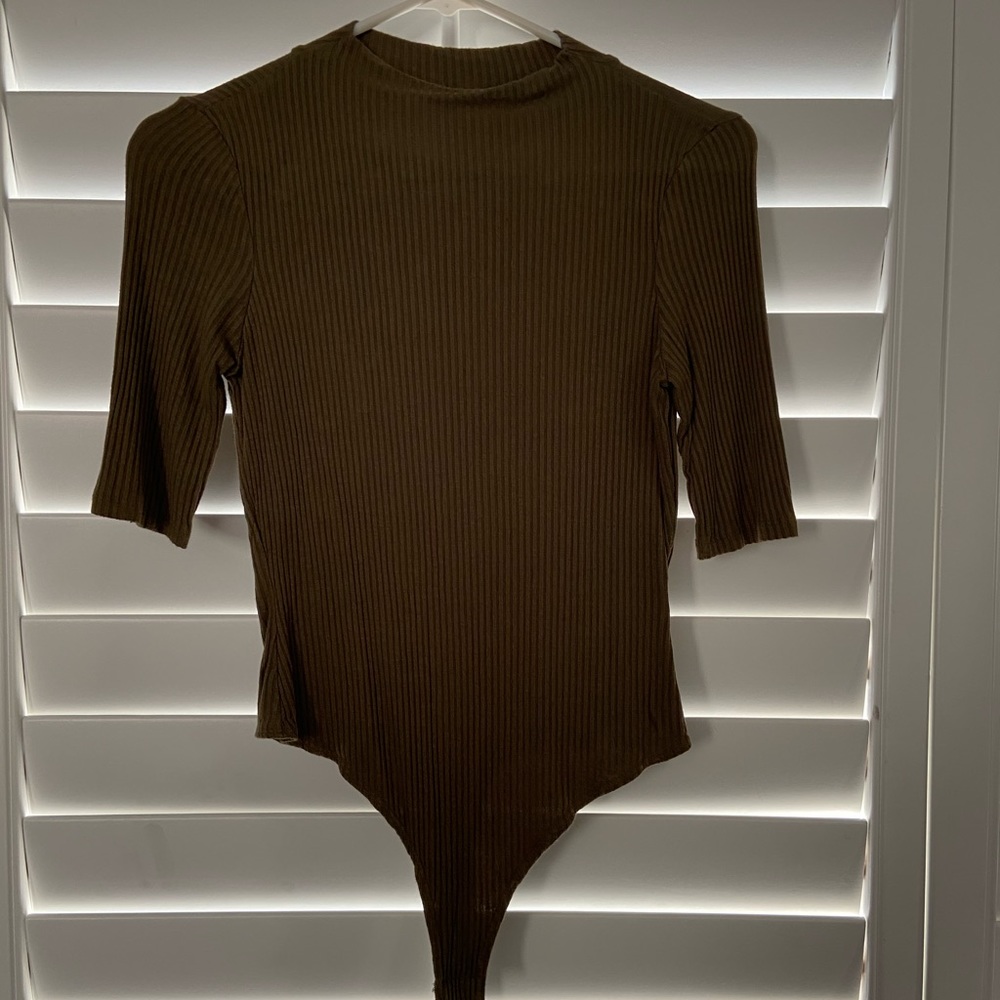 HP🎉 IRIS OLIVE GREEN BODY SUIT